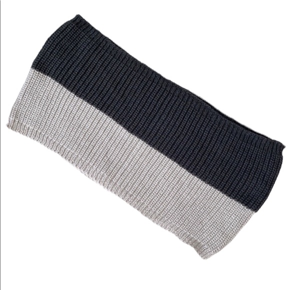 Gray Color-block Knit Infinity Scarf - Picture 4 of 6